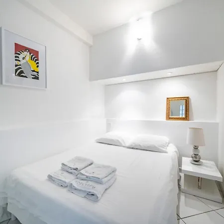 شقة 2-3 Bedroom Ideally Located كان